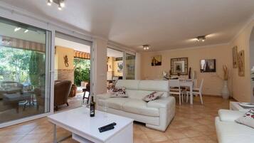 Televisión y reproductor de DVD