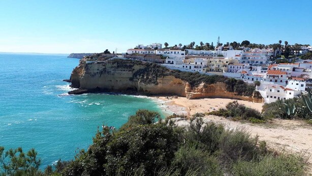A coastal town with white buildings, a sandy beach, and cliffs overlooking the sea. - Villa with pool and sea view.  Quiet location, beach and restaurants nearby. (Carvoeiro)