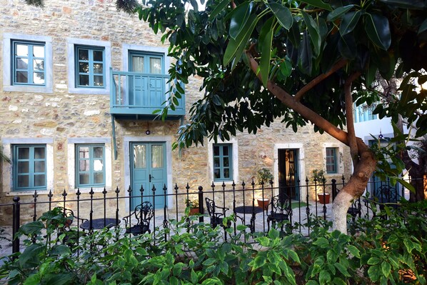 المنشأة من الخارج