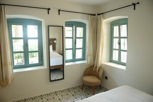 Premium bedding, minibar, desk, laptop workspace