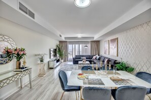 Téléviseur connecté de 65 po avec télévision par satellite, téléviseur