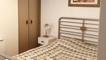 1 slaapkamer, een strijkplank/strijkijzer, gratis wifi