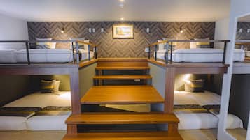 Deluxe Suite, Non Smoking (C) | 1 bedroom, free WiFi, bed sheets