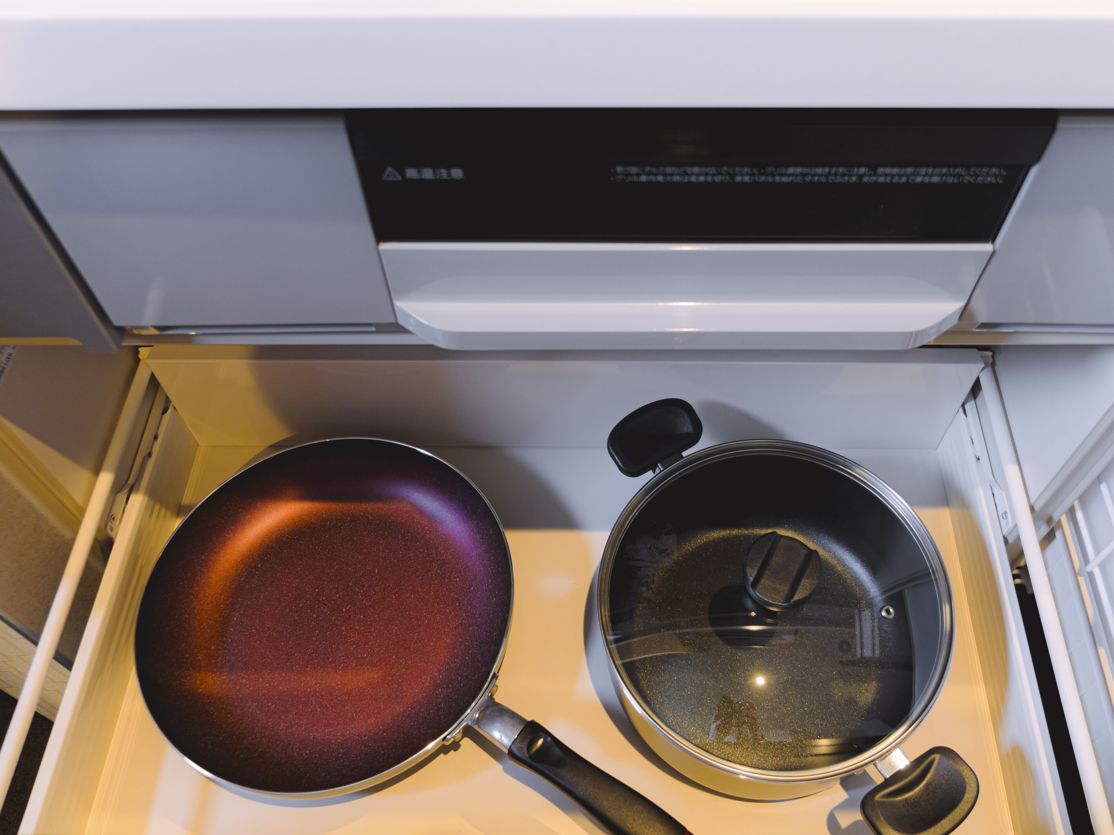 deluxe suite, non smoking (c) | private kitchen | fridge, microwave