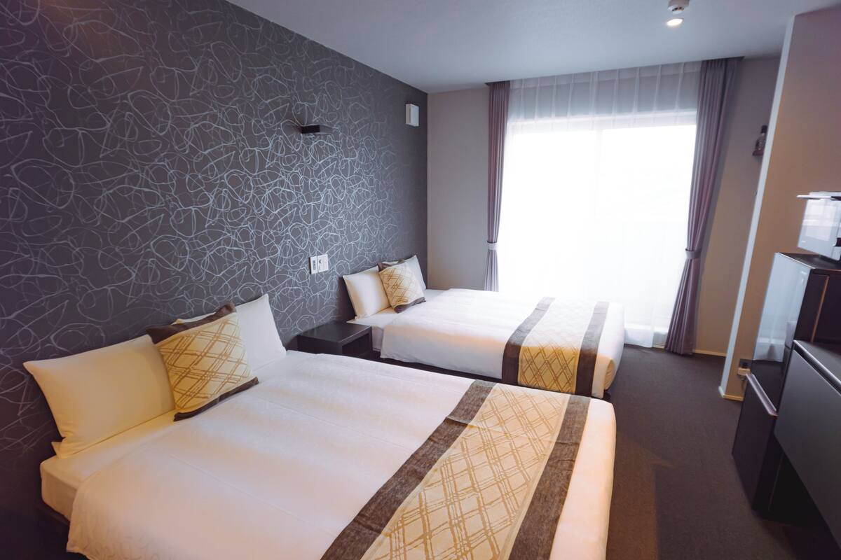 WiFi (free), bed sheets