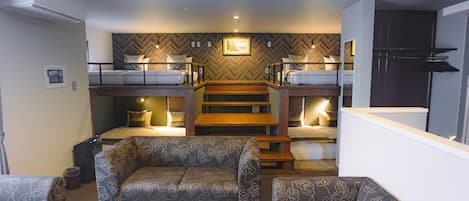 Deluxe Suite, Non Smoking (C) | 1 bedroom, free WiFi, bed sheets