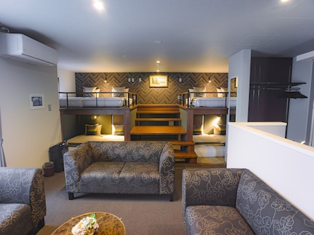 Deluxe Suite, Non Smoking (C) | 1 bedroom, free WiFi, bed sheets