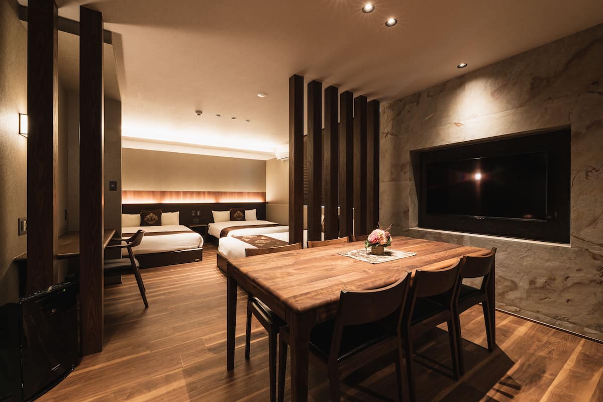 Superior Room, Non Smoking (A) | In-room dining