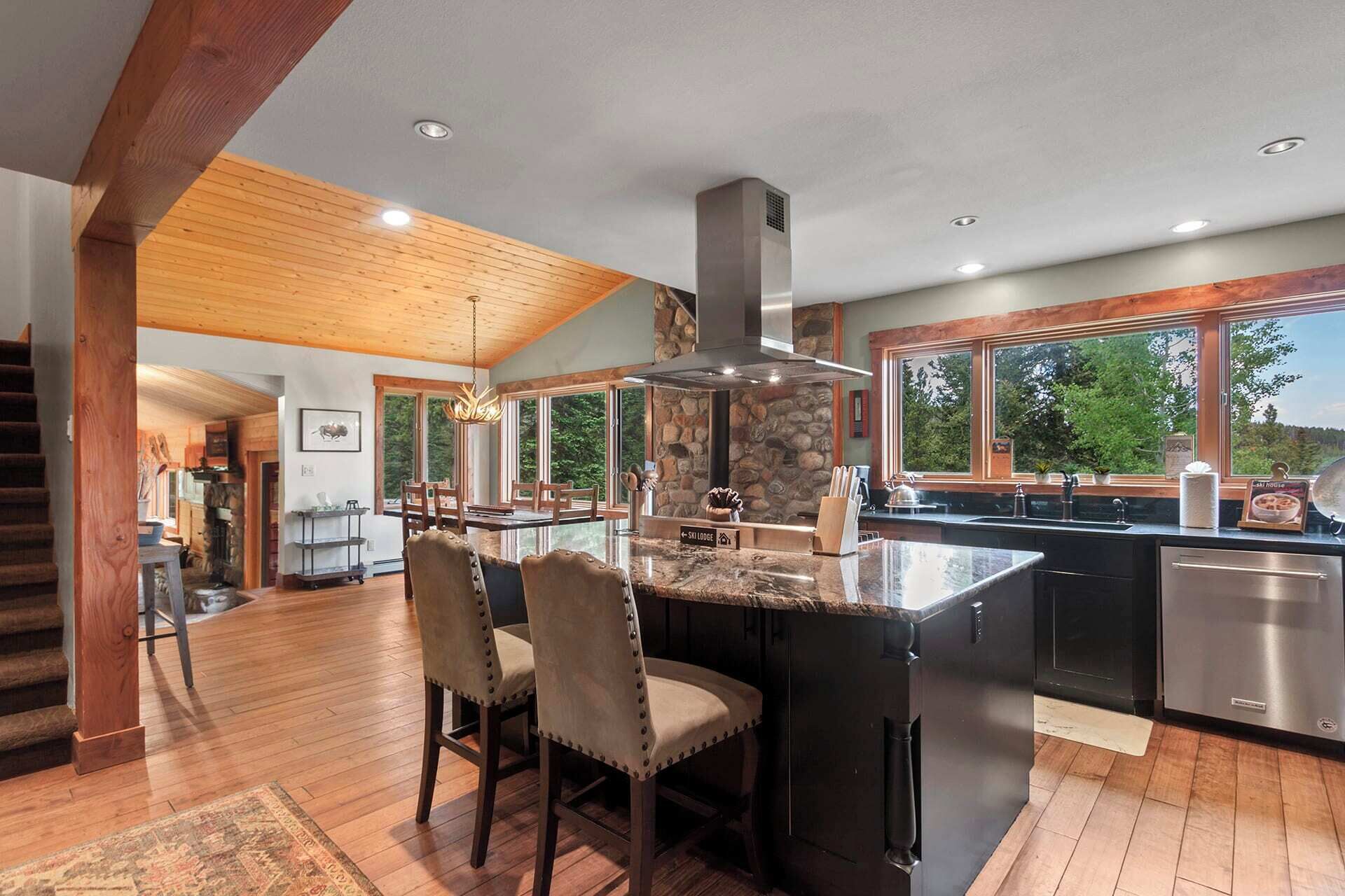 Kühlschrank, Mikrowelle, Herdplatte, Geschirrspüler