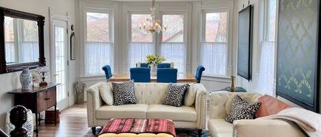 Fernseher, Kamin, Arbeitsbereiche