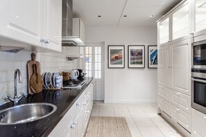 Fridge, microwave, oven, dishwasher - South Beach House - Apartment groundfloor (Zandvoort)