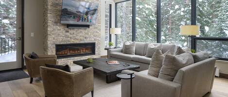 Smart-TV, Kamin, Stereoanlage