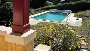 A rectangular swimming pool with a clear blue water surface, surrounded by a concrete deck. - 5 bedroom house in Annecy between town and countryside ⭐⭐⭐ (Seynod)