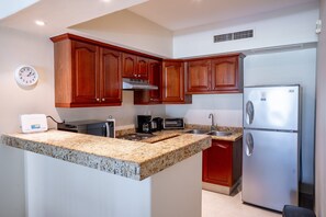 Dining tables - Deluxe 2 Bedroom condo for Budget traveler just steps from the Beach! (Playa Del Carmen)