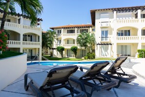 Pool - Deluxe 2 Bedroom condo for Budget traveler just steps from the Beach! (Playa Del Carmen)