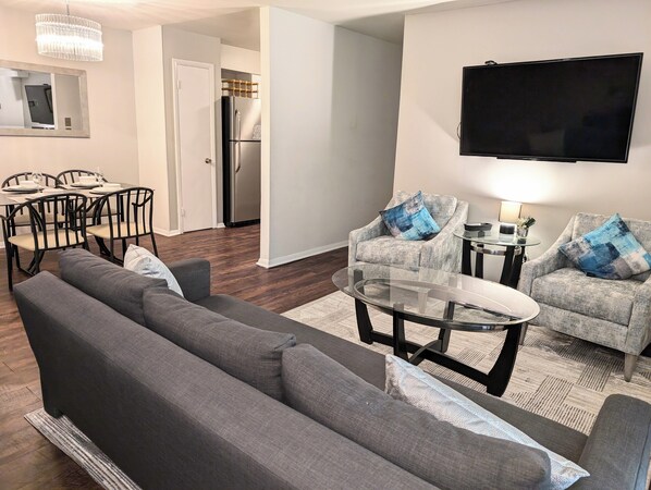 TV - Sweet Nest in Central Raleigh (Raleigh)