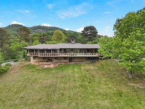 Exterior - Frank Lloyd Wright–Inspired Architectural Retreat on 5 Private Acres (Rabun Gap)