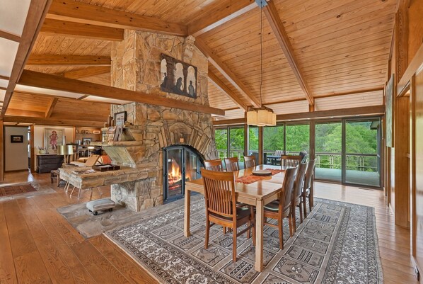 Dining - Frank Lloyd Wright–Inspired Architectural Retreat on 5 Private Acres (Rabun Gap)
