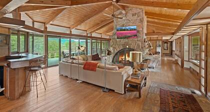 Frank Lloyd Wright-styled Mid-Century Modern Retreat on 5 Private Acres