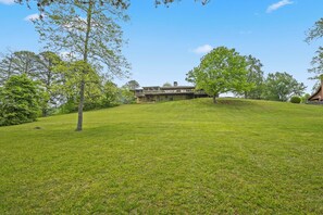 Exterior - Frank Lloyd Wright–Inspired Architectural Retreat on 5 Private Acres (Rabun Gap)