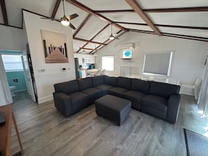 Smart TV - Private Heated Pool and Hot Tub, across the street from the ocean! (Oak Island)