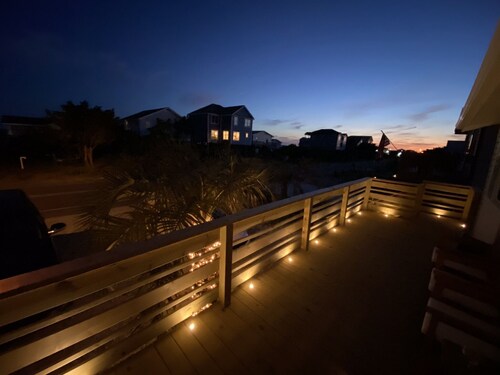 Private Heated Pool and Hot Tub, across the street from the ocean!