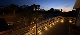 Privat basseng med utsikt over havet.   Resting Beach Reno og renovert med nytt eierskap, har alt du trenger!