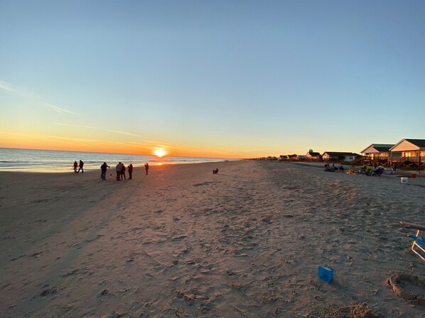 Beach nearby, sun loungers, beach towels