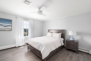 6 bedrooms, iron/ironing board, free WiFi, bed sheets