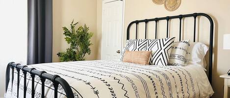 3 bedrooms, desk, iron/ironing board, travel crib