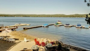 A lakeside dock with boats, a sandy beach, and outdoor seating. - *BBQ*Private Beach*W/D*Self Check-In (McCall)
