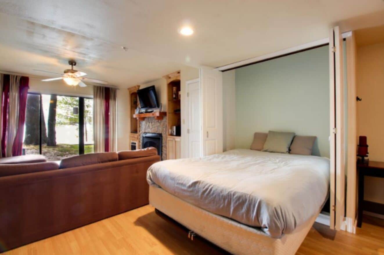 Fer et planche à repasser, lit de bébé portatif, accès au Wi-Fi (inclus)