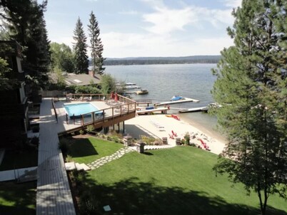 Timberlake Paradise, condo Timberlake A-4, on the shore of Payette lake.