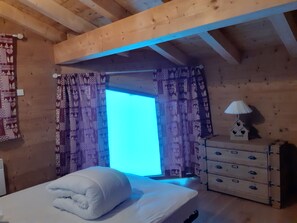 3 chambres, fer et planche à repasser, Wi-Fi, draps fournis