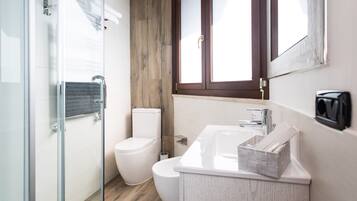Doppia Exclusive (Sofia) | Bagno | Doccia, doccia idromassaggio, set di cortesia gratuito, asciugacapelli