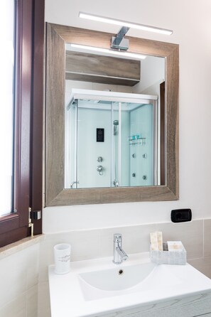 Exclusive Double Room (Sofia) | Bathroom sink - B&B Tiffany Sferracavallo (Palermo)
