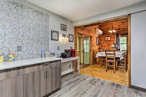 雪櫃、微波爐、焗爐、爐具