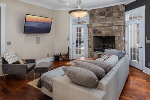 TV, fireplace