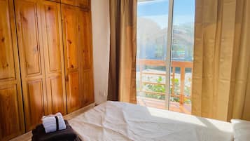 4 bedrooms, WiFi, bed sheets