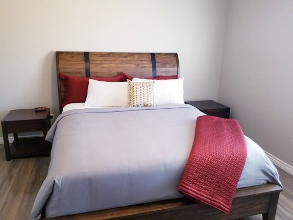 5 Schlafzimmer, Schreibtisch, Bügeleisen/Bügelbrett, WLAN