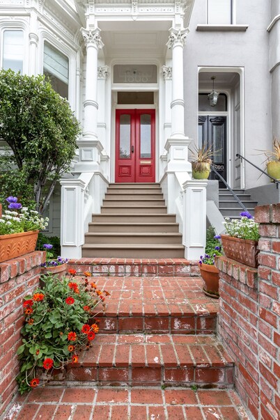 Urban Chic in Lower Pacific Heights