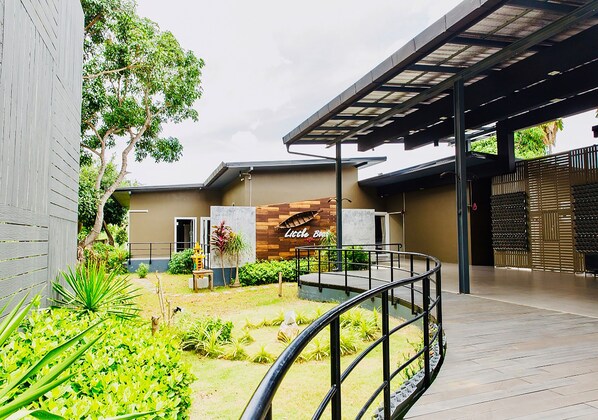 Exterior - Little Boat Hostel (Koh Samui)