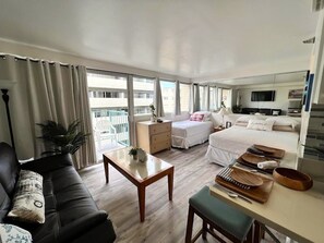 1 室のベッドルーム、セーフティボックス (室内)、デスク、アイロン / アイロン台