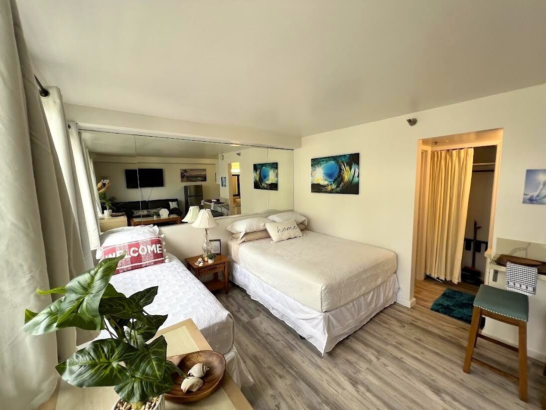 1 habitación, caja de seguridad en la habitación y escritorio 