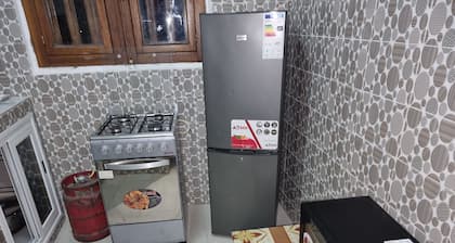HABEAS CORPUS- Chambre privée avec douche privée- cuisine- wifi- salon
