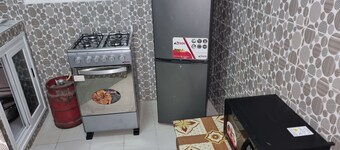 HABEAS CORPUS- Private room with private shower- kitchen- wifi- living room