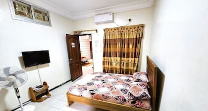 HABEAS CORPUS- Private room with private shower- kitchen- wifi- living room