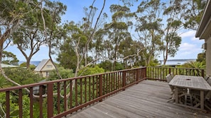 Outdoor dining - Gunyha - Ocean Views, Walk To Beach (Skenes Creek, Apollo Bay)