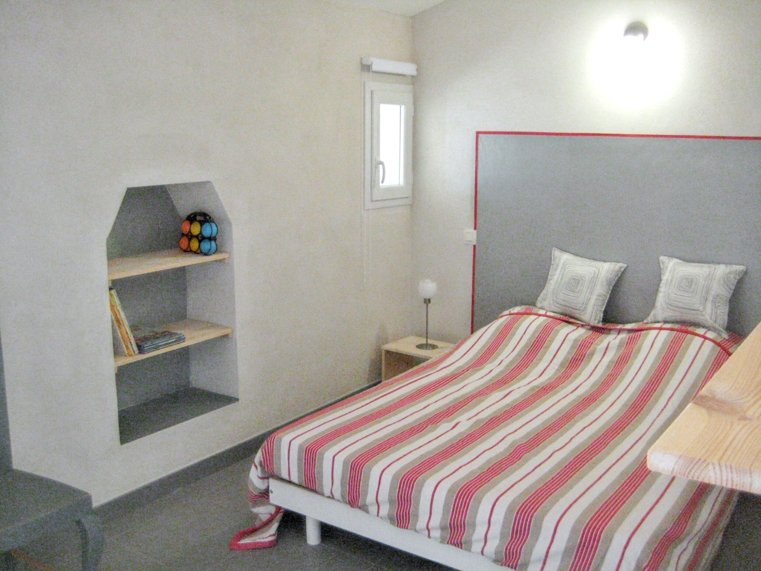 3 chambres, fer et planche à repasser