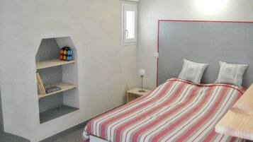 3 chambres, fer et planche à repasser